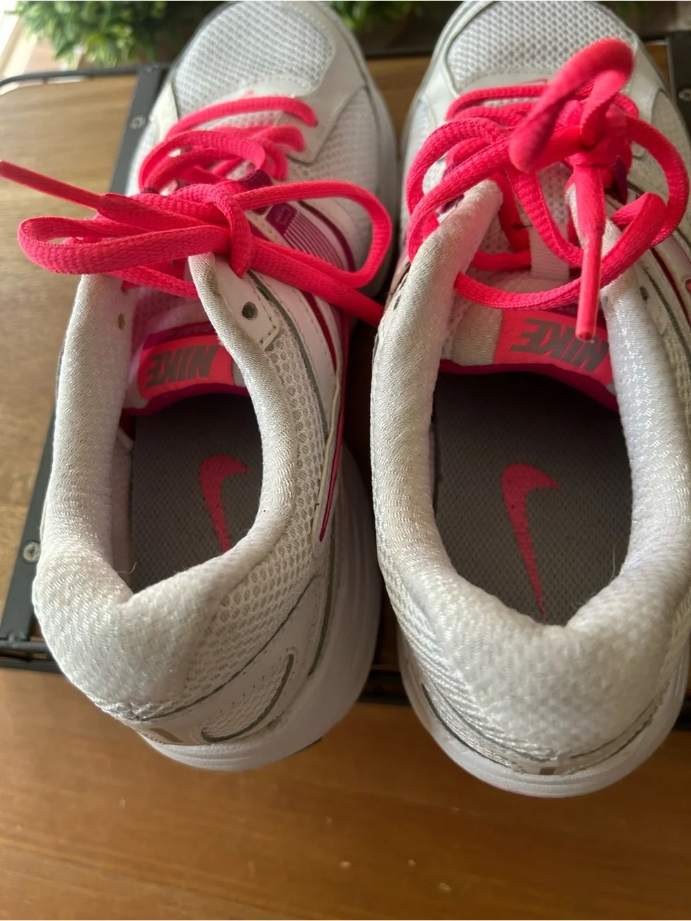Nike Dart 10 Women's 9 Running Shoes White Pink Mesh Athletic